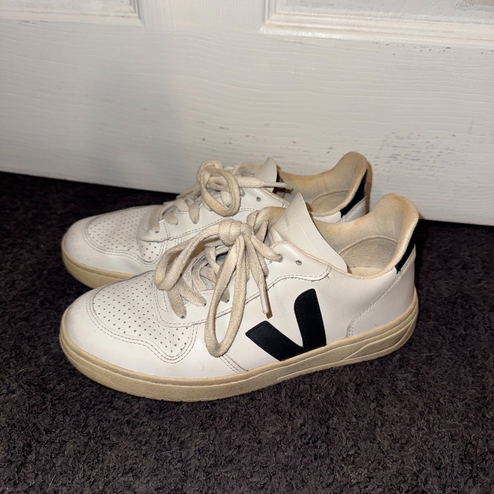 Veja Leather Sneakers - Women's size 8